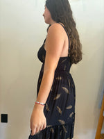 Vestido Negro plumas doradas