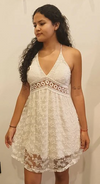 vestido beige con bordados